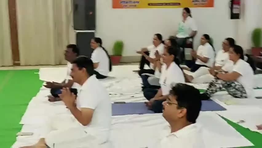 21 जून 2025 को "अंतर्राष्ट्रीय योग दिवस" के अवसर पर बनारस रेल इंजन कारखाना वाराणसी में महाप्रबंधक श्री नरेश पाल सिंह के नेतृत्व में आयोजित योग उत्सव का एक विहंगम दृश्य!
#IND2025
#YogaDay2025
@moayush @railminindia @gmblw