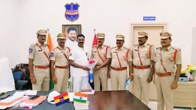 ఆరుగురు ఏఎస్ఐలకు ఎస్ఐలుగా పదోన్నతి.. మిఠాయిలు పంచి శుభాకాంక్షలు తెలిపిన జిల్లా ఎస్పీ