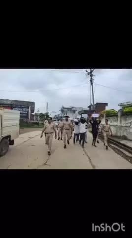 #पुलिस_थाना_चितरी द्वारा #चिखली_तहसीलदार के #वाहन पर #लूटपाट के इरादे से #पथराव के मामले का #24_घंटे में किया खुलासा,
मामले में #05_अभियुक्त_गिरफ्तार एवं #04_विधि से संघर्षरत #बालक डिटेन।