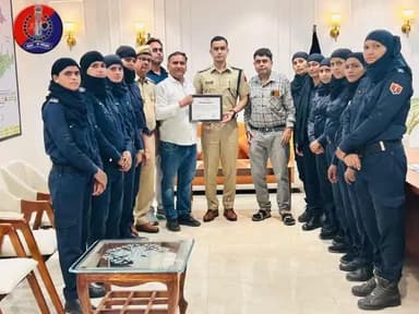 टोबैको फ्री यूथ कैंपेन में #भरतपुर का #प्रथम स्थान 🎉
SP श्री मृदुल ने स्वास्थ विभाग व कालिका_यूनिट को किया सम्मानित