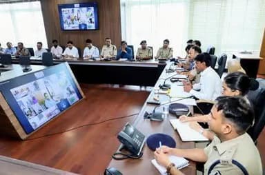 जिलाधिकारी, पटना द्वारा अतिक्रमण-उन्मूलन अभियान की समीक्षा की। पदाधिकारियों को विधिवत एवं प्रभावी ढंग से अतिक्रमण हटाने, डेडिकेटेड फ़ॉलो-अप टीम सक्रिय रखने तथा पुनः अतिक्रमण करने वालों पर प्राथमिकी दर्ज करने का निदेश दिया।
#Antiencroachment