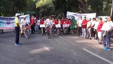 बरेका मे दिनांक 08/06/2025 को "sunday on cycle"अभियान के तहत बरेका महाप्रबंधक श्री नरेश पाल सिंह की नेतृत्व में निकाली गयी भव्य स्वास्थ्य जागरूकता रैली।
रैली का उद्देश्य -लोगों को स्वास्थ्य के प्रति जागरूक करना था।
#FitIndia
@railminindia