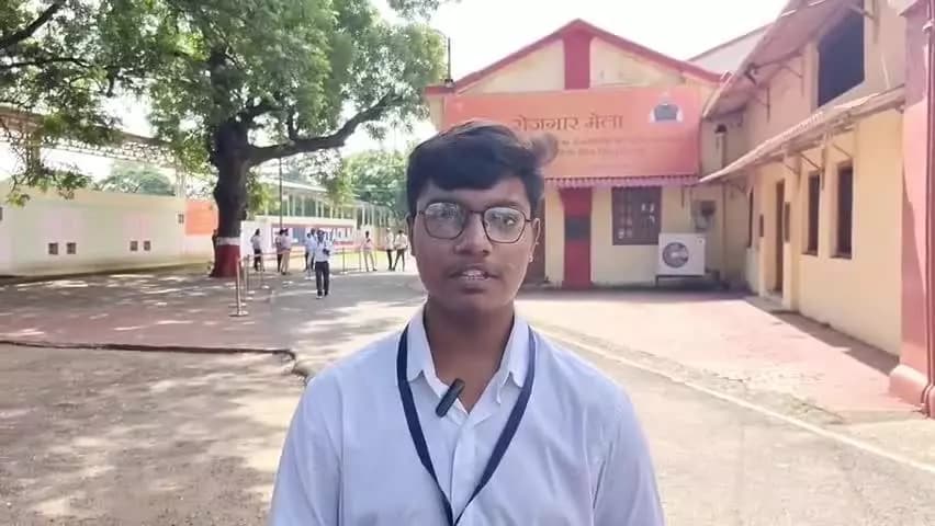 बिलासपुर में आयोजित रोजगार मेला में नियुक्ति पत्र पाकर प्रफुल्लितरेल परिवार का एवं माननीय प्रधानमंत्री जी का आभार व्यक्त करता अभ्यर्थी