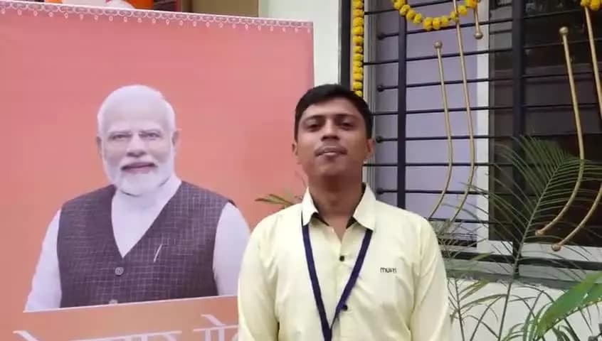 रतलाम में आयोजित रोजगार मेला में नियुक्ति पाकर बिहार का युवक माननीय प्रधानमंत्री जी को धन्यवाद प्रेषित कर रहा है