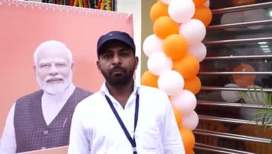रतलाम में आयोजित रोजगार मेला में दीपक कुमार रेलवे में जॉब लगने पर अपने विचार व्यक्त करते हुए #RojgarMela