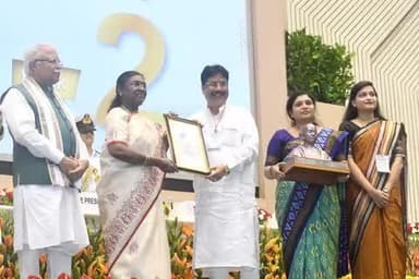 President Droupadi Murmu presented #SwachhSurvekshan awards at a function organized by the Ministry of Housing and Urban Affairs.
#SS2024 #SwachhSurvekshan #SBMU