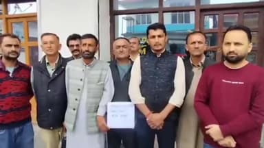 हरिपुरधार: भाजपा मंडल संगडाह के कार्यकर्ताओं ने हरिपुरधार में आपदा प्रभावित लोगों के लिए राहत राशि एकत्रित की