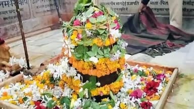 श्रावण शिवरात्रि अति प्राचीन सिद्ध श्रीटेढ़ीयतीश्वरनाथ महादेवजी का पुष्पों से श्रृंगार कर गौ दुग्ध से अभिषेक #ॐनमःशिवाय