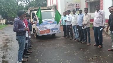 आज जरमुंडी प्रखंड में प्रधानमंत्री फसल बीमा योजना 2025 का हरि झंडी दिखाकर प्रखंड में प्रचार प्रसार के लिए किया रवाना।