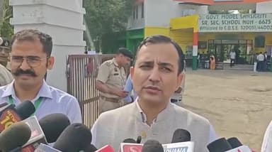 HSSC चेयरमैन हिम्मत सिंह पहुंचे एग्जाम सेंटर, बच्चों का हौसला बढ़ाया!
#HSSC #CET #HaryanaNews #HimmatSingh #Today #HSSCExam