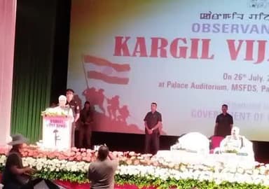 Manipur honors the 26th #KargilVijayDiwas at MSFDS, Imphal. Hon’ble Governor Ajay Kumar Bhalla led the tribute, joined by DGP Rajiv Singh. A solemn salute to our heroes 🇮🇳
#KargilVijayDiwas2025