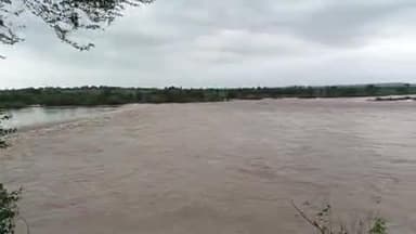 #gaon urmal ki Nadi aane ki vajah se gaon urmal dubne ki khatre mein a chuka hai