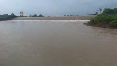 गुराडिया गांव में बारी बारिश से डेम में चली दो फिट चादर ###बारिश