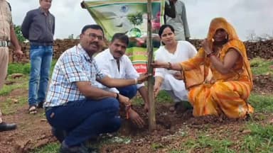 बैराड़: ग्राम पंचायत रैयन में पंच-ज़ योजना अंतर्गत आयोजित वृक्षारोपण कार्यक्रम में पौधे रोपित किए गए #वृक्षारोपण #ग्रीनइंडिया