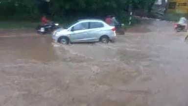 rings Road amliya Nada aane ke bad bahut sara khadda Ho Gaya दो-चार gadi khadde Mein Gir gai aaj ke mukhya samachar