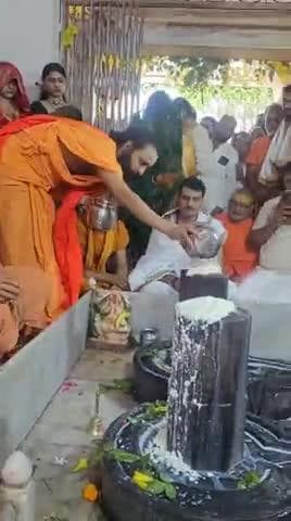 #चातुर्मास्यव्रतानुष्ठान
#चातुर्मास्य महोत्सव
#श्रावण #मास #महादेव
*पवित्र श्रावण मास* के पावन पर्व पर *तृतीय सोमवार* में परमहंसी गंगा आश्रम स्थित *ज्योतिरीश्वर महादेव* में *रुद्राभिषेक*