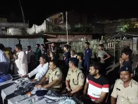 आज दिनांक-02.07.2025 को #सहायक थानान्तर्गत शरीफगंज में पुलिस उपाधीक्षक, यातायात एवं साइबर की उपस्थिति में आगामी मुहर्रम को शांतिपूर्ण माहौल में सम्पन्न कराने हेतु आमजनों के साथ शांति-समिति की बैठक आयोजित की गई
