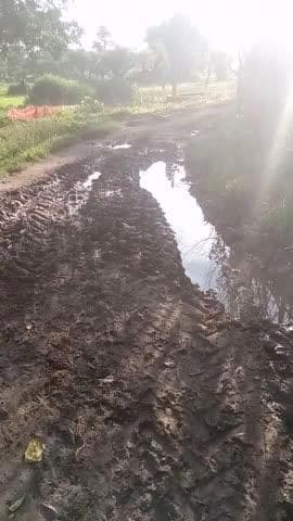 manika ke ranki kala panchait me lanka gava 
me rood bahut kharab ho giya hai