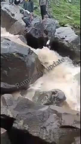 #OMG #Schokingnews #viralvideo #onsocialMedia
#तहसील चनैनी के गांव लदा की तस्वीरें देख कर क्या कहना है आपका'- ?