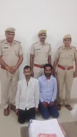 जिला पुलिस अधीक्षक दौसा #श्री_सागर_राणा_आईपीएस के निर्देशन में पुलिस थाना बेजूपाड़ा ने 9 महीने से हत्या के प्रयास में फरार मुलजिमों भगवान सहाय, रामफूल व धोली देवी निवासियान गोलाडा जिला दौसा को किया गिरफ्तार ।
#psbaijupara_dsa
#DausaPolice