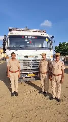 जिला पुलिस अधीक्षक जैसलमेर सुधीर चौधरी के निर्देशन में, ऑपरेशन अखरोट के तहत पुलिस थाना भणियाणा द्वारा अवैध खनन कर परिवहन करने वालो के विरूद्ध कार्यवाही कर पत्थरों से भरे हुए ट्रक को किया जब्त
