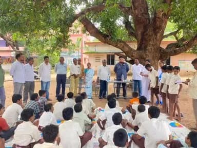 తల్లాడ: కరకగూడెం లో జాతీయ నులి పురుగుల నివారణ దినోత్సవం విజయవంతం చేసిన వైద్య అధికారి  రవితేజ