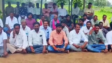 వెల్గటూరు: మా ఊర్లో ఆర్టీసీ బస్సు ఆపండి... నిరసన తెలిపిన గ్రామస్తులు..!