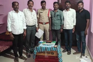 హసన్పర్తి: హసన్ పర్తి లో ఓఇంట్లో పేకాట ఆడుతుండగా టాస్క్ ఫోర్స్ పోలీసులు ఏడుగురు వ్యక్తులను పట్టుకున్నారు