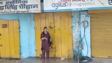मैनपुरी -किराएदार कर रहा #बैशकीमती #दुकान पर #कब्जा दुकान #मालिक ने #पेट्रोल #डालकर किया #आत्महत्या का #प्रयास शहर कोतवल