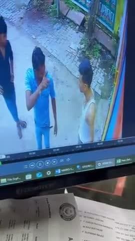 सुबह सुबह ये पानी वाला मुझसे लड़ाई कर रहा है #publicnews