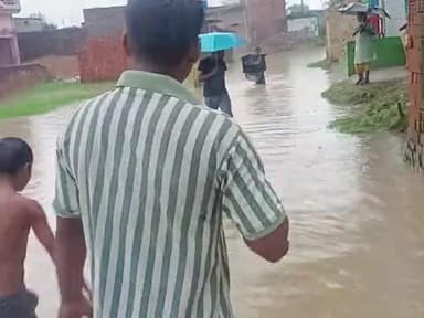 बहराइच जिले के महसी क्षेत्र बजरिया गांव में नली न बनने के कारण गांव में बहुत ज्यादा पानी हो चुका है गांव की स्थिति खराब