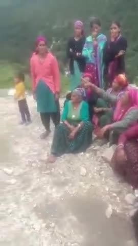 नारायणबगड़: देवाल वाण मोटर मार्ग पर सड़क मरम्मत कार्य के दौरान अधिकारियों का ग्रामीणों ने घेराव कर सुनाई खरी-खोटी, पहले विस्थापित