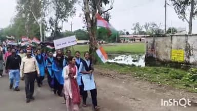 हर घर तिरंगा हर घर स्वच्छता अभियान के अंतर्गत शासकीय हाई सेकेंडरी स्कूल गढ़ी के छात्र-छात्राओं द्वारा किया रैली का आयोजन