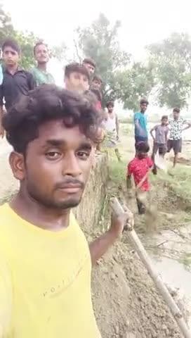 #viral #original गांव तेरा अकबरपुर जिला फर्रूखाबाद बाढ़ से प्रभावित होकर पुलिया में बांद लगा रहे हैं