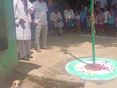 aaj lakshmipur me tiranga fahraya gaya
