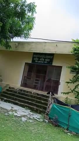 उन्हेल ग्राम पंचायत मैं
आर्युवेदिक हॉस्पिटल मैं नही हुआ ध्वजारोहण
कोई कर्मचारी नही पहुंचा ताला लटका हुआ है कुते बैठे
