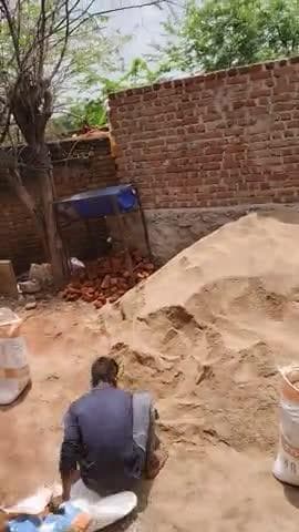 Hi नमस्कार मै उमेश कुमार दवे आप सभी को सूचित करना चाहत है कि आज प्रशासन की गैर मौजूदगी में 15अगस्त को गरीब मजदूर लोग काम