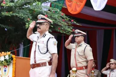 79वें #स्वतंत्रता_दिवस के अवसर पर श्री अनुराग गुप्ता, पुलिस महानिदेशक झारखण्ड ने झंडोत्तोलन कर राष्ट्रीय ध्वज को सलामीदी