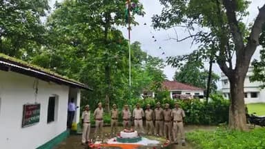 गुदड़ी: वन प्रक्षेत्र कुन्दुरूगुटु में मनाया गया 79वां स्वतंत्रता दिवस समारोह