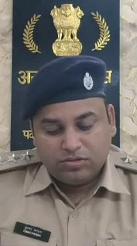 लूट मामले में पुलिस ने तीन बदमाश को हथियार के साथ किया गिरफ्तार डीएसपी कुमार चंदन ने दी जानकारी