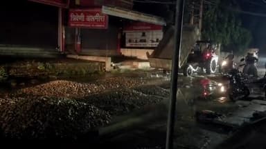 #जन_आक्रोश का दिखा असर: लंका-कचहरी मार्ग हुआ #गड्ढा_मुक्त, #छात्र_नेता #दीपक_उपाध्याय ने जताया प्रशासन का आभार..