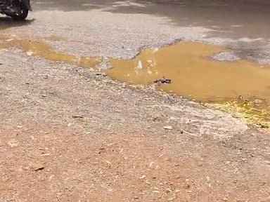barish ke dino me gandi ke kawrdha road ke rasto ki halat