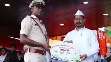 गुदड़ी: जनता के साथ समन्वय स्थापित कर बेहतर कार्य करने के लिए गुदड़ी थाना प्रभारी हुए सम्मानित