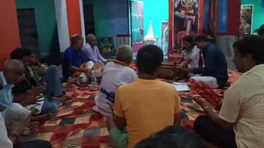 असरगंज: #असरगंज के मायाराम ठाकुर बाड़ी के मंदिर में आज कृष्ण जन्माष्टमी को लेकर भव्य कीर्तन भजन किया गया महिलाओं का उमड़ा भीड़