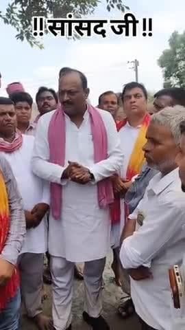बाढ़ प्रभावित इलाकों में पहुंचकर लोगों। काल चाल व आश्वासन देते हुए बड़े भाई सांसद देवेश शाक्य जी।
#deveshshakya #news