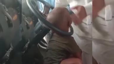 "गाड़ी में बैठे बच्चों की सुरक्षा आपकी जिम्मेदारी है, लापरवाही न करें 🙏🚙👦👧" #वायरल_वीडियो