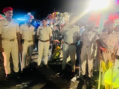 #कृष्ण_जन्माष्टमी पर्व के अवसर पर जिले के विभिन्न थाना क्षेत्र अंतर्गत लगे मेला में विधि व्यवस्था एवं सुरक्षा व्यवस्था के दृष्टिगत से तैनात सहरसा पुलिस।