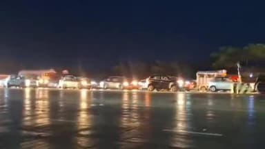 కేతేపల్లి: కొర్లపాడు టోల్గేట్ వద్ద భారీ ట్రాఫిక్ జామ్, 65వ జాతీయ రహదారిపై కిలోమీటర్ల మేర నిలిచిపోయిన వాహనాలు