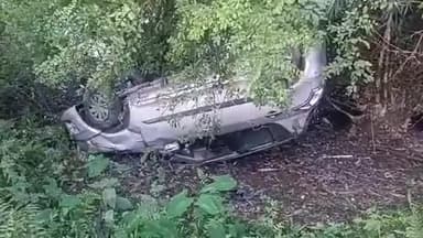 সোৱণশিৰি ভাগ: বৰদৈ বামত ভয়ংকৰ পথ দুৰ্ঘটনা, নিয়ন্ত্ৰণ হেৰুৱাই পথৰ কাষত বাগৰি পৰিল মাৰুটি ছুইফট বাহন, আঘাতপ্ৰাপ্ত হয় তিনিজন