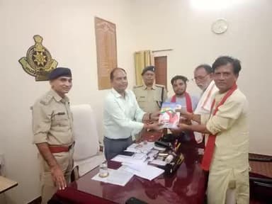 आबकारी अधिकारी मुकेश मौर्य जी पन्ना को सिद्धाश्रम पत्रिका भेंटकर | गुरूदेव जी की विचारधारा से अवगत कराया
#bmks #panna #mp
#excise #excise_mp @MPEXCISE
@AJAYAWASTHI108 @poojabmks
@CMMadhyaPradesh @CollectorPanna @dgp